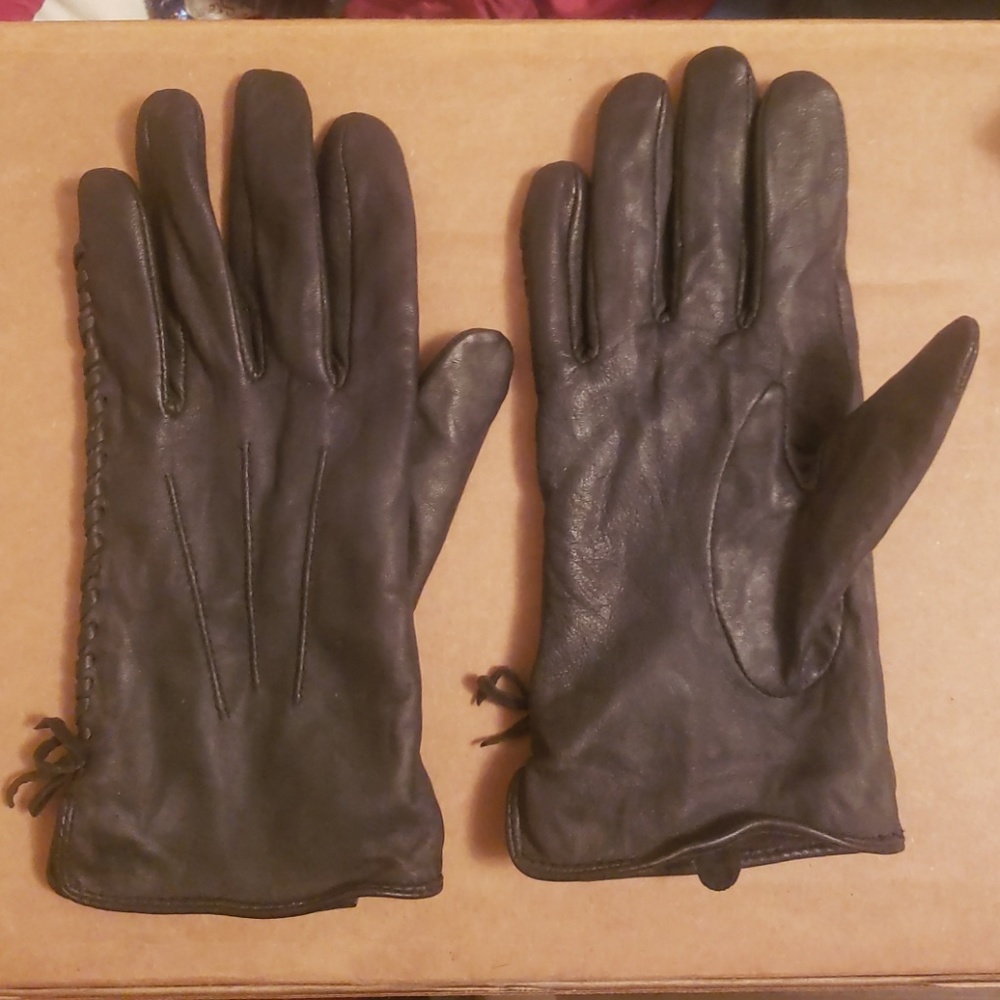 Leather gloves